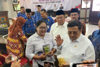 Kepala Badan Penyelenggara Jaminan Produk Halal dari Badan Halal Indonesia, A Haikal Hassan saat melakukan Sosialisasi Sertifikasi Produk Halal Bagi UMKM di Kudus. (Foto: J05)