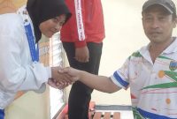 Zahra Talita Syifa, yang merupakan siswi SMK Duta Karya Kudus, berhasil meraih medali perak untuk kategori kelas 3 cabang olahraga (cabor) menembak ajang Popda Provinsi Jawa Tengah. (Foto: J02)
