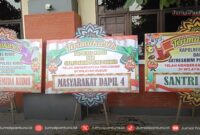 Karangan bunga dukungan dari masyarakat Kudus kembali tiba di Mapolres (Foto:JP)