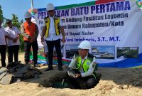 Peletakan batu pertama pembangunan gedung Perpustakaan Daerah oleh Bupati Kudus Sam’ani Intakoris bersama jajaran Forkopimda pada Rabu siang, 9 Juli 2025. (Foto: J05)