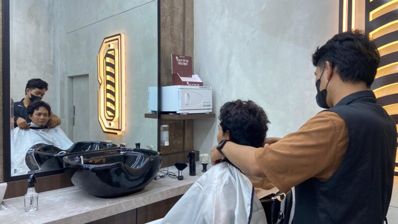 Barbertology, barbershop premium dengan konsep modern dan pelayanan terbaik, kini resmi membuka cabang ke-7 di Jl. Gatot Subroto, Simpang 7 Kudus (belakang KFC Ramayana). (Foto: J05)