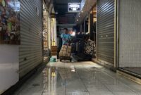 Genangan air di area Pasar Kliwon Blok A2 Lantai 2, usai hujan deras yang mengguyur Kabupaten Kudus pada Selasa, 19/8/2025. (Foto: J05)