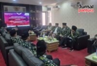 Ketua DPRD Kudus H Masan SE, MM dan H Mukhasiron S,Ag menerima audiensi LP Ma’arif NU Kudus (Foto:JP)