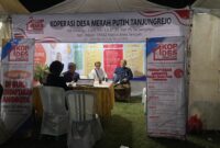 Koperasi Merah Putih Desa Tanjungrejo melakukan sosialisasi di acara Festival Budaya Sedekah Bumi desa setempat pada Sabtu, 6/9/2025. (Foto: J05)