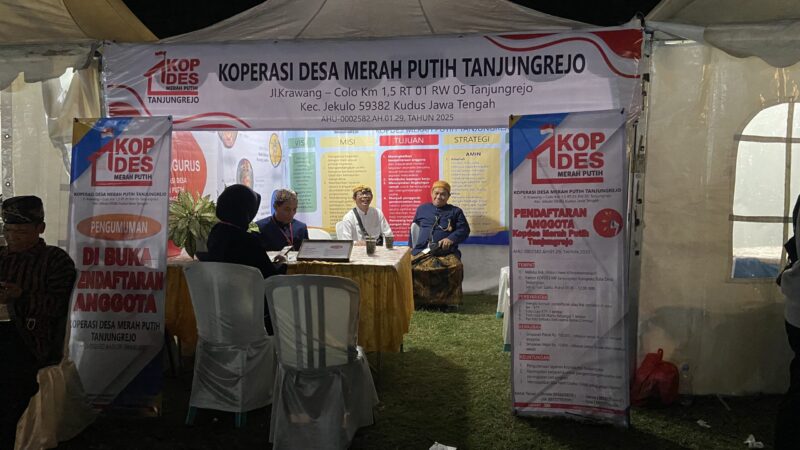 Koperasi Merah Putih Desa Tanjungrejo melakukan sosialisasi di acara Festival Budaya Sedekah Bumi desa setempat pada Sabtu, 6/9/2025. (Foto: J05)