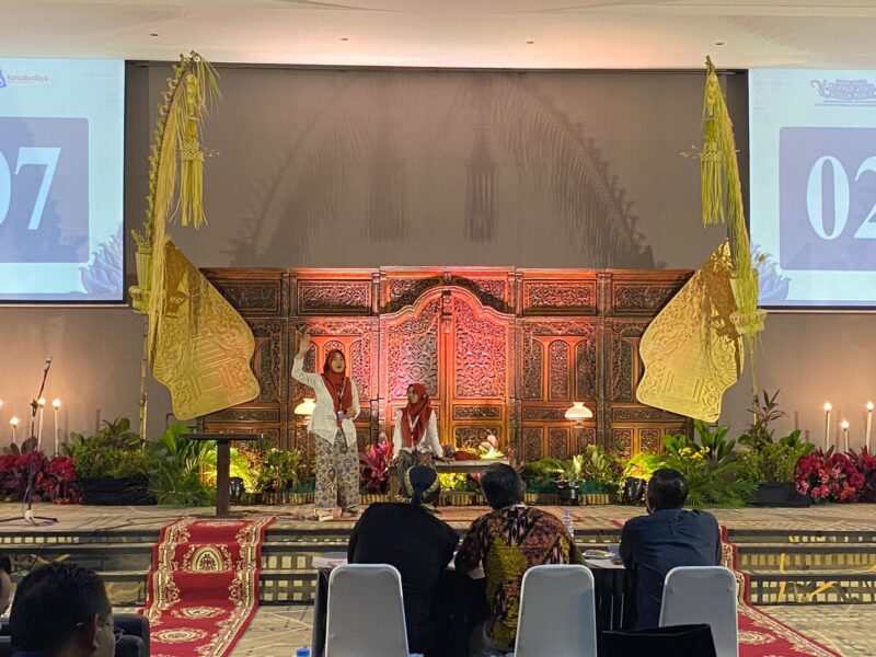 Penampilan SMP 5 Kudus dalam Lomba Dialog Bahasa Jawa 2025 yang diselenggarakan Balai Pelestarian Kebudayaan (BPK) Wilayah X Jawa Tengah dan DIY di Hotel Griptha Kudus, Rabu, 3/9/2025. (Foto: J05)