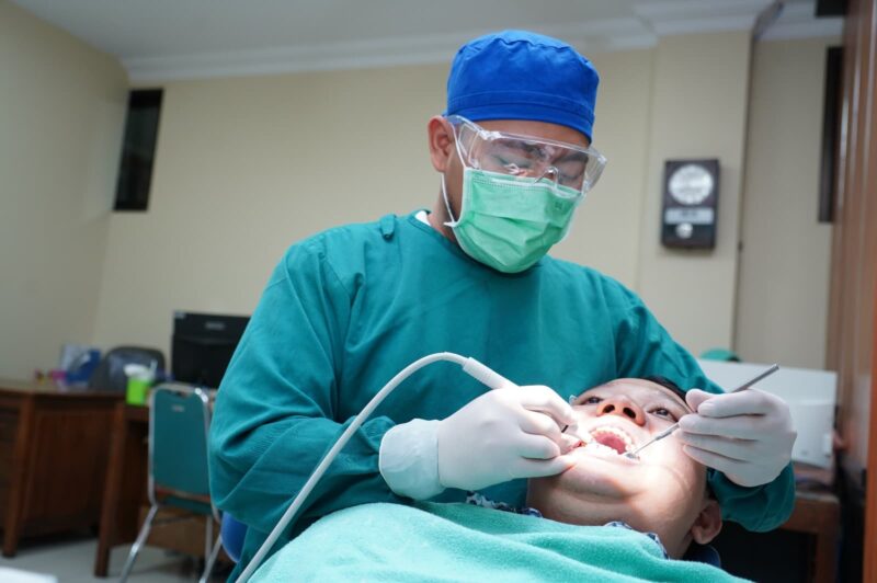 Layanan gigi periodonsia di RSUD dr. Loekmono Hadi Kudus. (Foto: Istimewa)