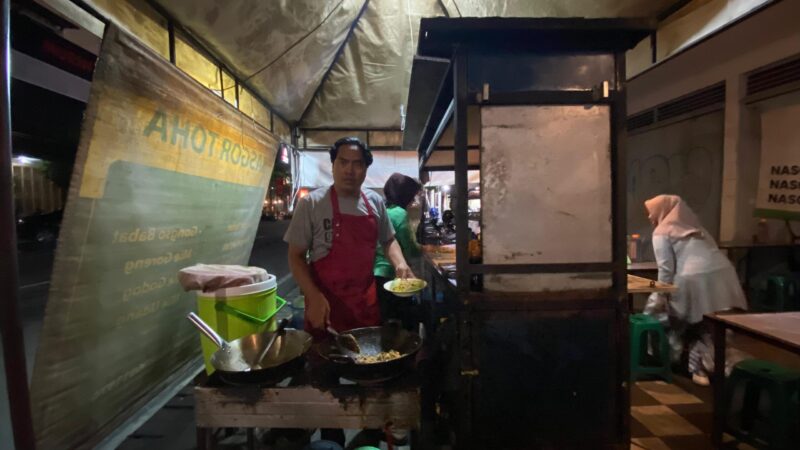 PKL Sunan Kudus akan memeriahkan Hari Jadi Kudus ke-476 dengan menghadirkan ribuan porsi makan gratis kepada masyarakat. (Foto: J05)