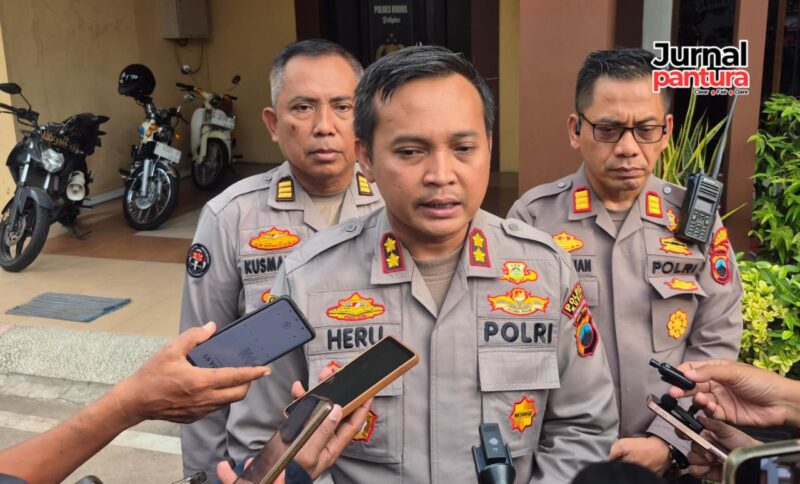 Kapolres Kudus, AKBP Heru Dwi Purnomo (tengah). (Foto: JP)