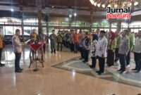 Sebanyak 12 pejabat tinggi pratama di lingkungan Pemerintah Kabupaten Kudus resmi dilantik oleh Bupati Kudus, Sam’ani Intakoris, pada Senin sore, 30/9/2025. (Foto: J05)