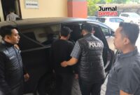 Unit Tipidkor Satreskrim Polres Kudus membawa UM (Foto:JP)