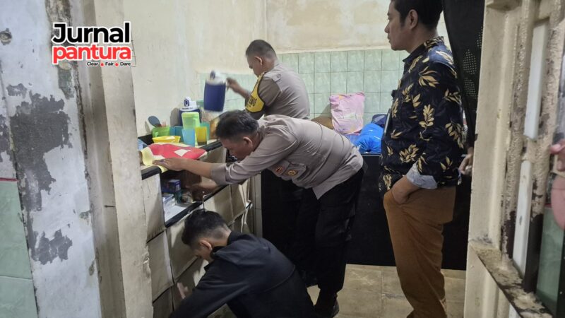 Petugas gabungan dari Polres Kudus dan Rutan saat Razia insidentil Rutan Kelas IIB Kudus (Foto:JP)