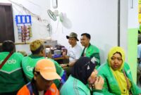 Bupati Kudus Sam’ani Intakoris sarapan Lentog bareng Komonitas Ojol (Foto:Istimewa)