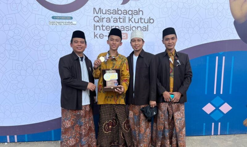 Santri Pondok Pesantren (Ponpes) Tasywiqul Furqon Kajeksan, Kecamatan Kota, Kabupaten Kudus, Jawa Tengah, yakni M Tsaqif Fadhil, berhasil meraih juara I MQK Tahun 2025. (Istimewa)