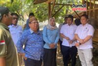Komisi A DPRD Kudus saat melihat langsung peternakan kambing yang dikelola BUMDes Tunggak Jati di Desa Japan, Kecamatan Dawe, Kabupaten Kudus pada Selasa, 14 Oktober 2025. (J03/A01)