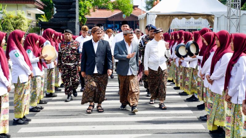 Gubernur-Wagub Jateng saat menghadiri apel puncak peringatan Hari Santri Nasional 2025 di Kabupaten Kudus pada Rabu, 22 Oktober 2025. (Foto: Istimewa)