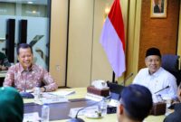 Bupati Kudus Sam’ani Intakoris bersama Menteri Koperasi Ferry Juliantono (Foto:Istimewa)