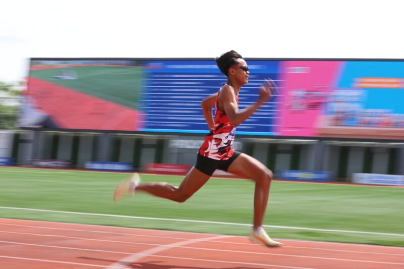 Aksi Irgi Candra Pranata, siswa kelas XII SMAN 2 Bae Kudus yang turun di nomor lari 100 meter, lari 400 meter dan estafet 4 x 400 meter KU 18. Sebelumnya Irgi memperoleh prestasi bagus di ajang Popnas 2025 dengan memboyong medali emas di nomor estafet 4 x 400 meter. (Foto: Istimewa) 