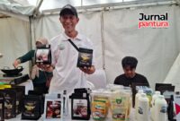 Produk olahan Bumdes Tunggak Jati Japan yang diperkenalkan dalam Festival Kopi Muria 2025 di Pijar Park Kudus pada Sabtu (1/1/2025). (Foto: JP)
