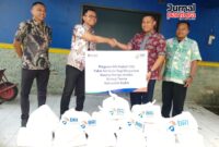 BRI Cabang Kudus menyalurkan 1.500 paket sembako kepada masyarakat kurang mampu di Kabupaten Kudus. (Foto: JP) 