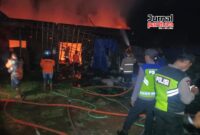 Gudang kerupuk beserta isinya ludes terbakar (Foto:JP)