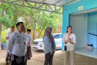 Ketua Satgas MBG Kabupaten Kudus, Bellinda Birton meninjau SPPD Dersalam yang muali menghentikan sementara operasionalnya per hari ini, Kamis, 20/11/2025. (Foto: J05)