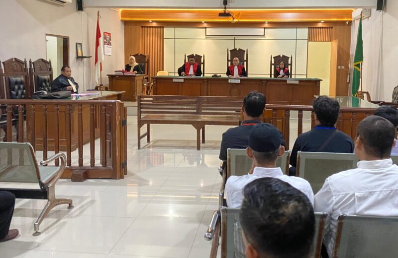 Sidang perdana kasus tindak pidana perjudian yang menyeret anggota DPRD Kabupaten Kudus, S, akhirnya resmi digelar di Ruang Sidang Garuda Pengadilan Negeri Kudus pada Kamis, 26/11/2025. (Foto: J05)