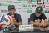 Carteker Pelatih Persiku Noor Hadi dan Pemain Persiku M Fahad. (Foto: JP)