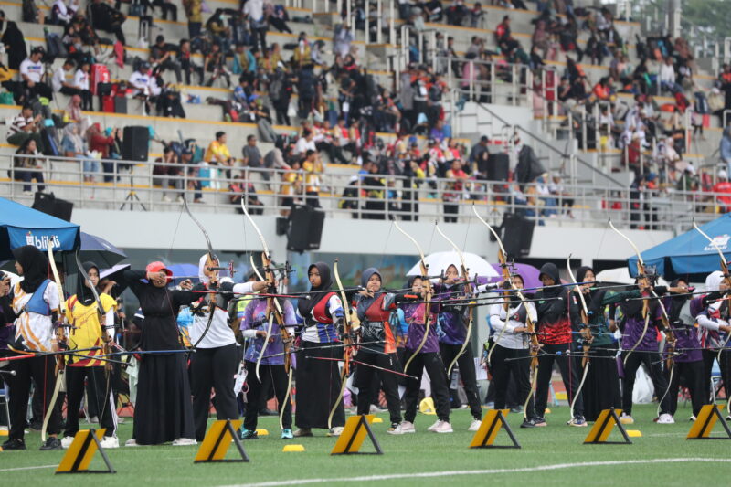 Suasana keseruan MilkLife Archery Challenge Kejurnas Panahan Antarklub 2025 yang berlangsung 9-19 Desember 2025 di Supersoccer Arena, Kudus, Jawa Tengah. (Foto: Istimewa) 