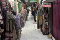 Kios di Pasar Rakyat Kabupaten Kudus. (Foto: J02) 