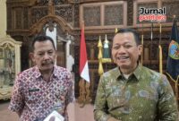 Bupati Kudus, Sam’ani Intakoris, didampingi Inspektur Inspektorat Kudus, Eko Djumartono. (Foto: J02) 