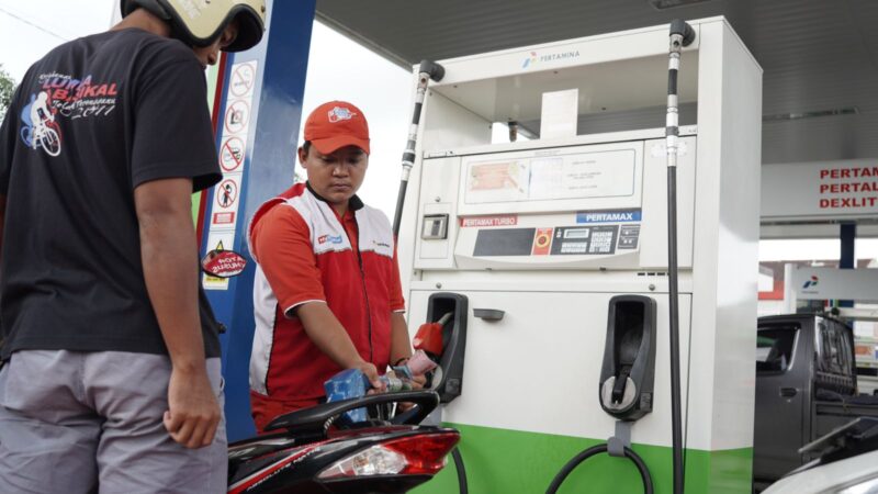 Pengisian bahan bakar minyak (BBM) di SPBU. (Foto: Istimewa) 
