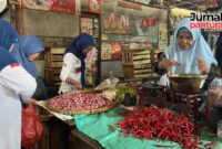 Komoditas pangan yang dijual di pasar tradisional. (Foto: J05)