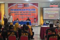 Ketua KPUD Kudus Ahmad Amir Faisol menyampaikan materi tentang peran partai politik dalam meningkatkan partisipasi dan kualitas pemilu pada kegiatan pendidikan politik Hanura Kudus. (Foto: istimewa)