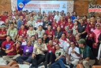 Anggota Keluarga Alumni STM Pembangunan/SMKN 7 Semarang (Kamisetembang) berfoto bersama usai Rapat Kerja Nasional dan Temu Kangen Alumni 2025 di Taman Sardi, (Foto: JP)