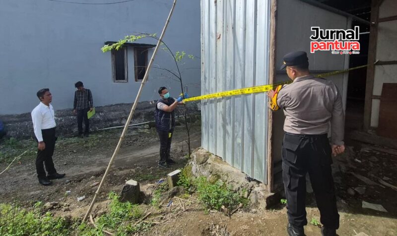 Olah tkp meninggalnya anak di sebuah gudang (Foto:JP)