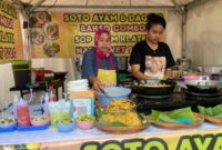 jajanan tradisional di Pasar Kuliner Jadul Taman Menara Kudus. (Foto: J05)