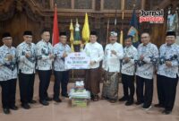 PGRI Kabupaten Kudus menyalurkan bantuan kemanusiaan bagi warga terdampak bencana banjir dan tanah longsor di wilayah setempat, Kamis, 15/1/2026. (Foto: J05)