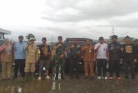 Kolonel Arm Ezra Nathanael bersama rombongan saat melakukan peninjauan Gudang SIHT (Sentra Industri Hasil Tembakau) di Desa Klaling, Kudus.