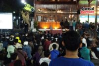 Saat nobar Persiku vs Persela Pemkab Kudus menyediakan 2 layar lebar (Foto:JP)