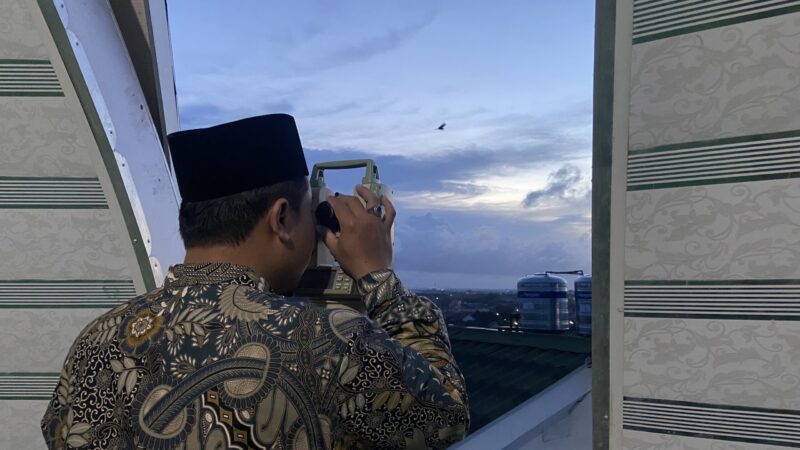 Pemantauan hilal awal Ramadan 1447 H di MAN 2 Kudus, Jawa Tengah. (Foto: J05)