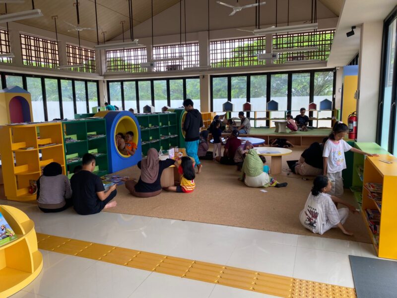 Ruang Baca Anak di Perpusda Kudus ramai pengunjung di Bulan Ramadan. (Foto: JP) 