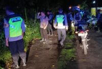 Polisi menyisir lokasi tawuran dibelakang PG Rendeng (Foto:Humas Polres)