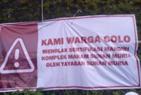 Spanduk penolakan sertifikasi mandiri kompleks Makam Sunan Muria oleh Yayasan Sunan Muria. (Foto: Istimewa)