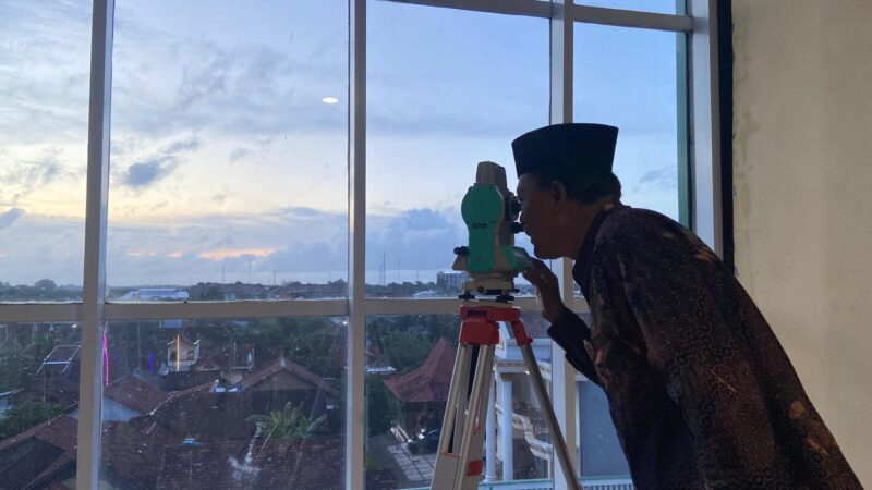 Ilustrasi. Pemantauan rukyatul hilal di MAN 2 Kudus. (Foto: J05) 
