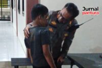 Kapolsek Kudus Kota AKP Subkhan bersama anak penderita Disabilitas Intelektual (Foto:JP)