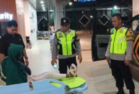 Respon cepat Polsek Kudus Kota dengan membawa Ibu linglung ke RSUD (Foto:Humas Polres)