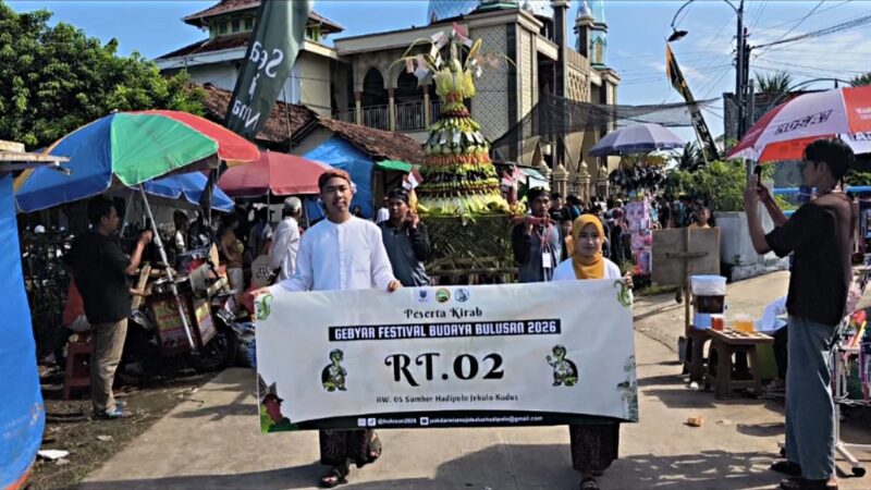 Kirab Kupatan dalam Tradisi Bulusan di Desa Hadipolo, Kecamatan Jekulo, Kabupaten Kudus. (Foto: J05) 
