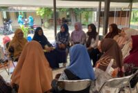 Pelatihan pembuatan kue dan jajanan kering bagi ibu rumah tangga di Kabupaten Kudus. (Foto: J05) 