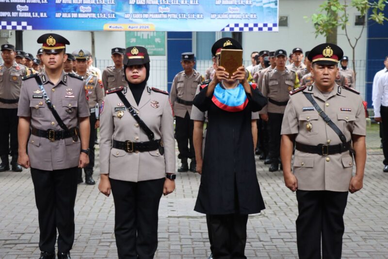 Sertijab Kasat dan Kapolsek Dawe Polres Kudus (Foto:Humas Polres Kudus)